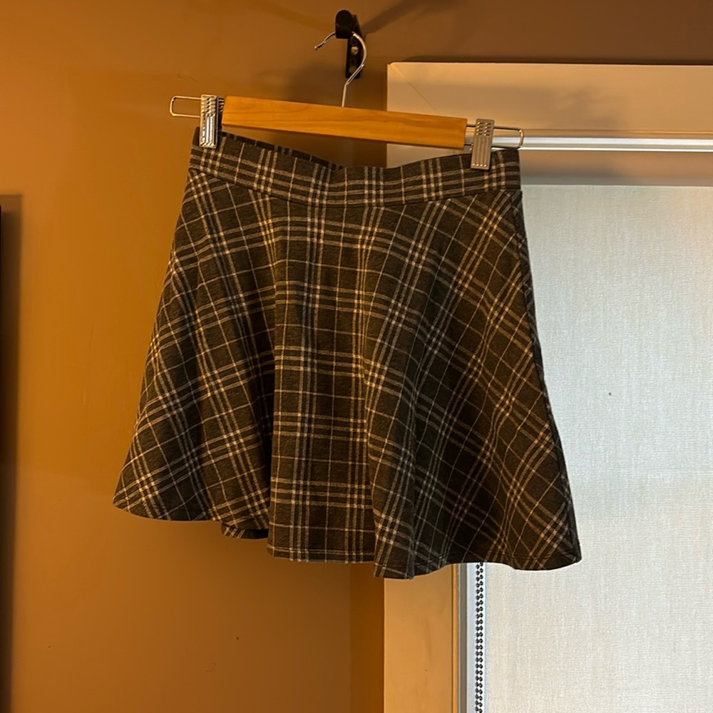 Forever 21 Plaid Skirt.  Elastic waist.  Size small.